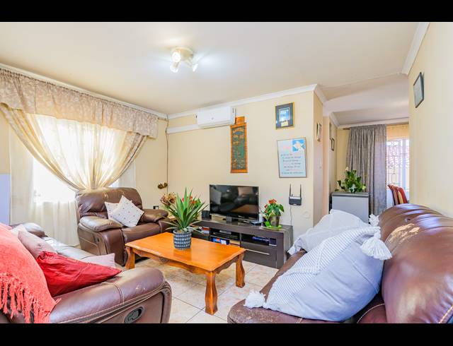 3 BEDROOM HOUSE FOR SALE IN SOUTHGATE